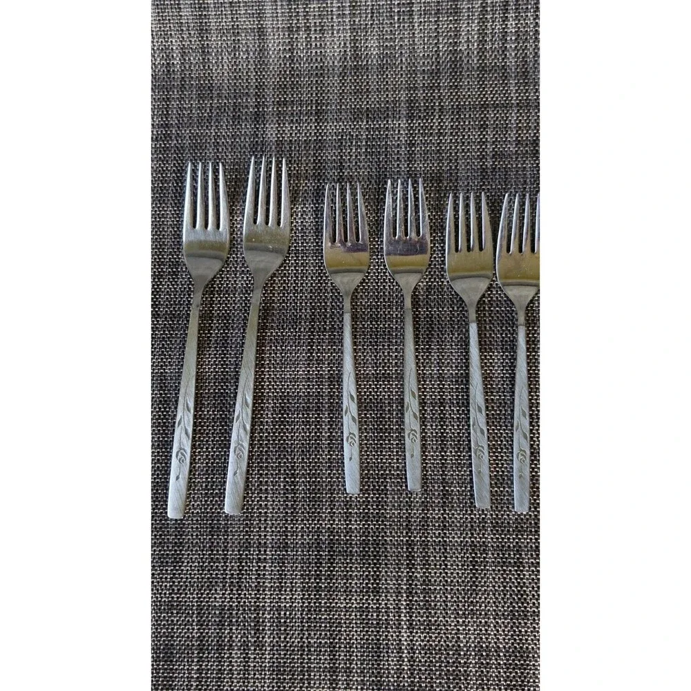 Set Of 4Salad/dessert Forks With 2 Dinner Forks Oneidacraft